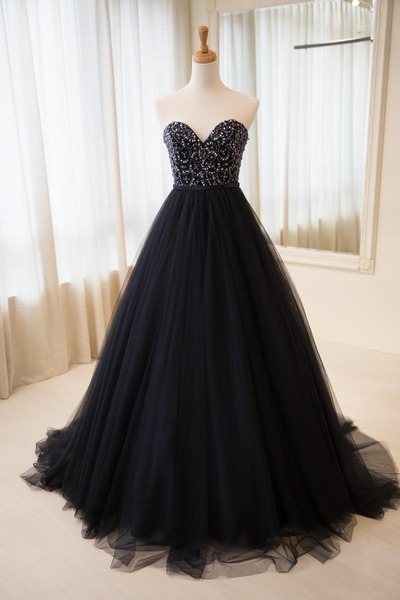 Flowy Black Prom Dresses