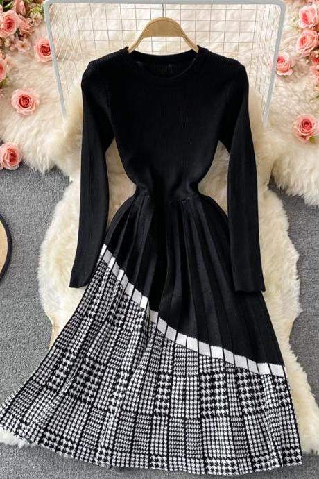 Cute long-sleeved knitted long-sleeved dress